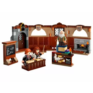 Конструктор LEGO HARRY POTTER "Замок Хогвартс: Урок заклинаний"