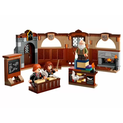 Конструктор LEGO HARRY POTTER "Замок Хогвартс: Урок заклинаний"